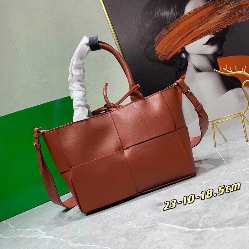 

2021 Top quality lady bag fashion woven handbag women shoulder bags Knitting handbags Braided Tote-bags Famous Designers totes Light and versatile, Red-brown