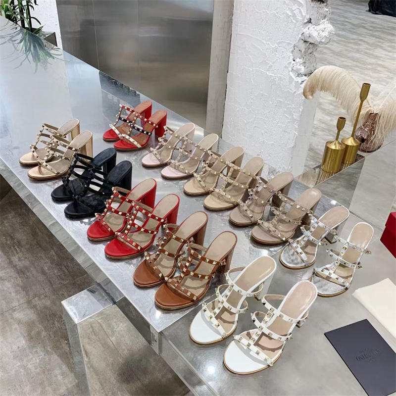 

2021 Designers Women High Heels Sandals Luxury Rivet Slippers Trend Pumps Fashion Stud Heel Nude Ankle Straps Shoes Wedding Dress Sandal