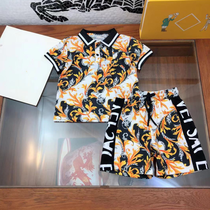 

2021ss Designers Clothes Kids sets Vers and ace boys summer cotton t-shirto+shorts Letter printing great quality children suit sport 110-150 a12, White