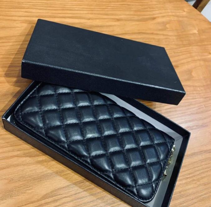 

Classic Humanoid Pattern Wallet Women Quilted Leather Rectangular Covered Wallet, Red;black