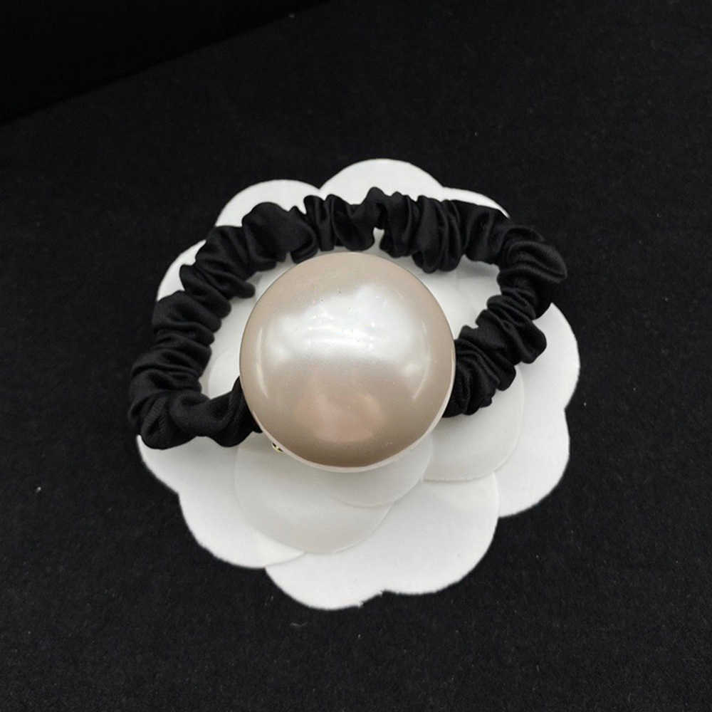 

2022Luxury Fashion Simple Versatile Large Pearl Beauty Forever Hair Rope Black Ladies Elegant Sweet Temperament Elastic Rubber