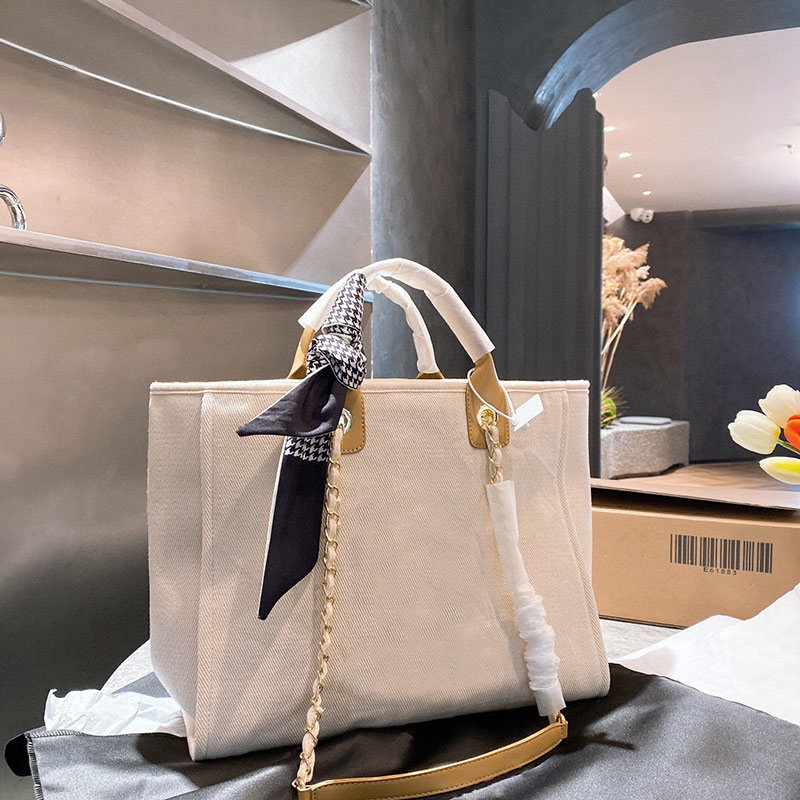 

2021 New Super Beautiful Pearl embroidered Beach bag Shopping bag Fashion temperament Super large capacity Lady's canvas bag size 30*32cm, Beige