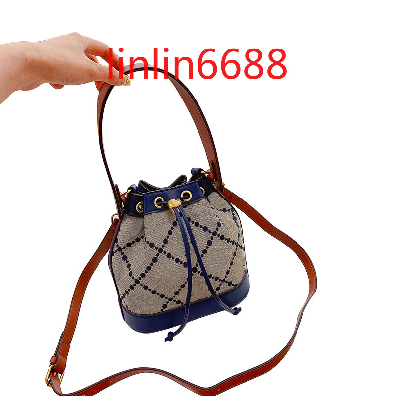 

Top quality This year's popular bag women's summer new fashion bags portable bucket bag Korean version foreign style One Shoulder Messenger handbags purse wallets, Size:21×21×12cm