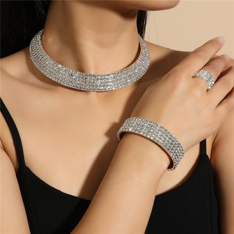 

Chokers Crystal Rhinestone Choker Necklace Bracelet Earrings Ring Women Wedding Accessory Set Punk Gothic Jewelry Collier Femme