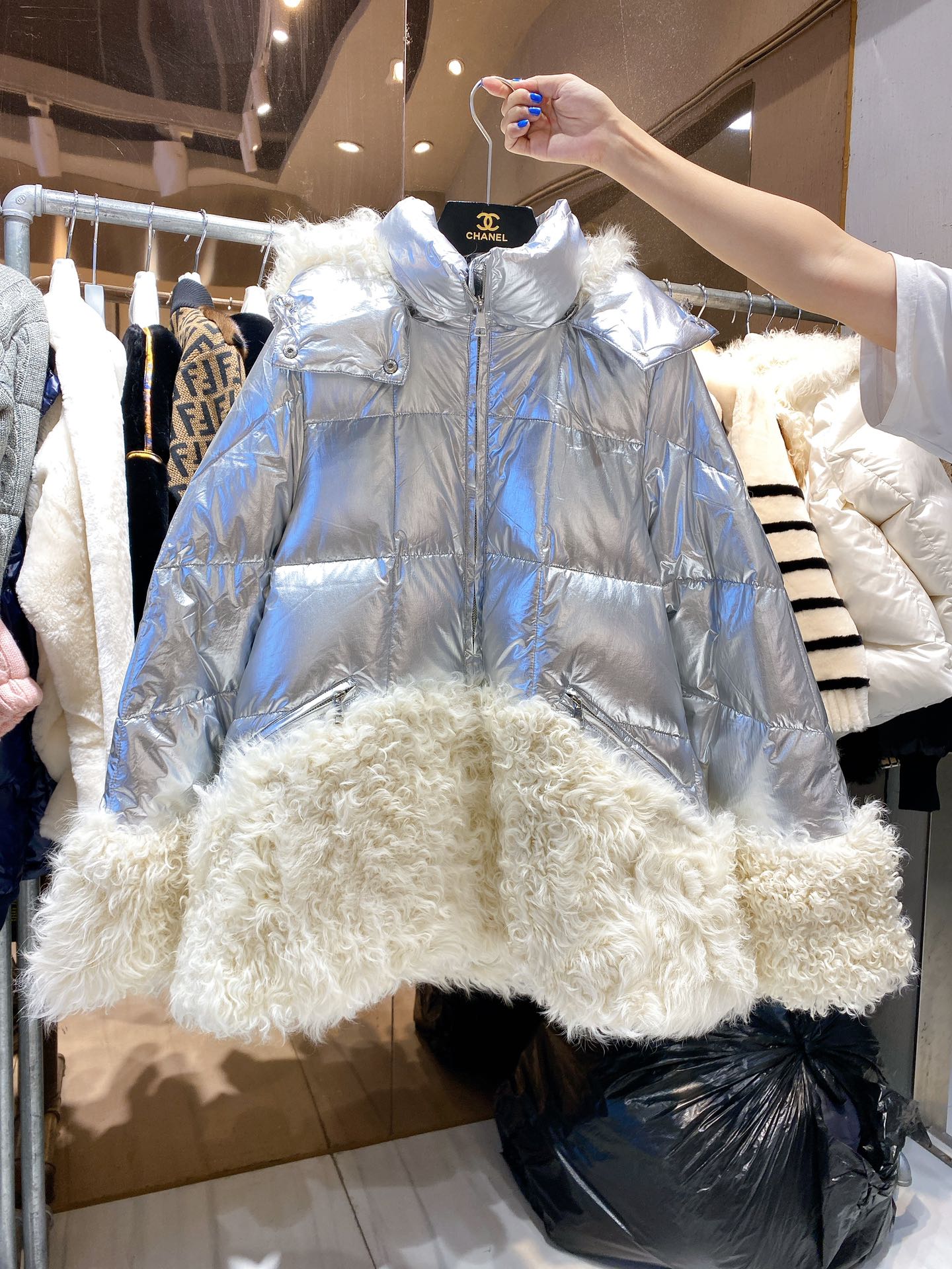 

MaskmirrorLambdownjacket, Silver