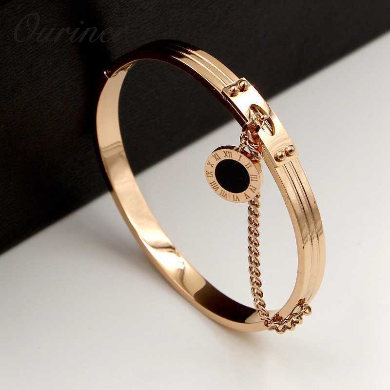 

Fine Jewelry Black Round Tag Chain Bangles Roman Numerals Bracelet for Women Classic Brand Jewelry Stainless Steel Bracelets 104 Q0717