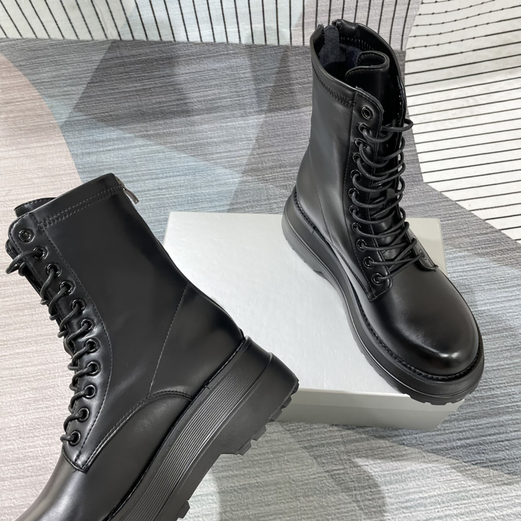 

Designer new Women fashion Martens Boots Classic platform back zipper shape Street punk Lightweight non-slip rubber outsole Show leg length Dr casual, Black