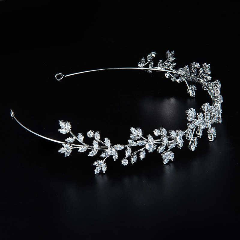 

European Style Goddess Maple Leaves Shaped Elegant Headband Fairy Tiara Zircon Inlayed Bridal Crown 210616