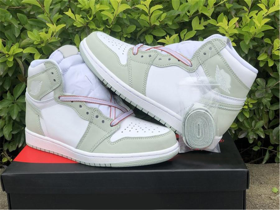 

Shoes 1 WMNS OG Seafoam Mens Basketball 1s Healing Orange White Womens Sports Sneakers CD0461-002 Original, Bubble wrap packaging