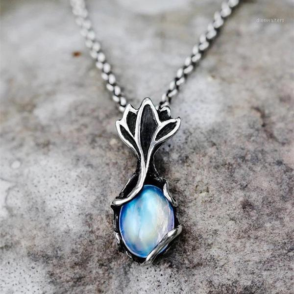 

Creative W Retro Flower Moonstone Pendant Lady Floral Necklace Chains