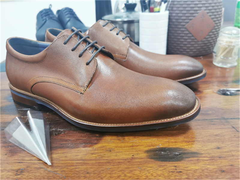 

formal name brand mouth bag soft sponge, men's leather shoes with cowhide pressure lizard skin pattern, lace banquet, wedding comfort,, Black