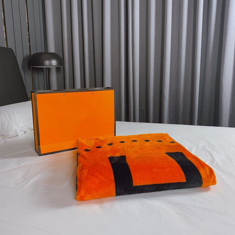 

Fashion Classic Blanket Comfortable Soft Letter Printed Blanket Sofa Car Air Condition Blankets New High Quality Home Blankets