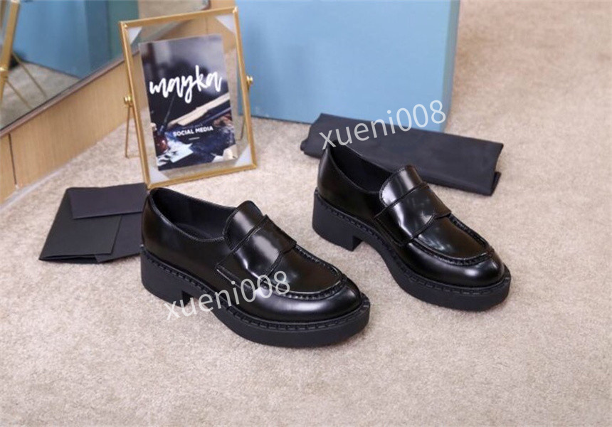 

Luxury Shoes Studded Spikes Fashion Red Suede Leather Mens Womens Flat Bottoms Party Lovers zh211012, White