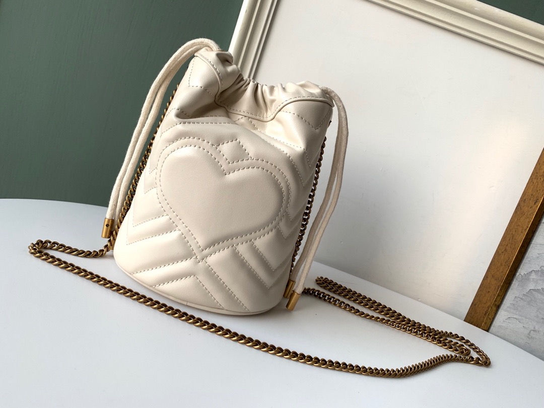

Women Luxurys Designers Handbags hot selling Marmont Bag New Style Mini Bucket Gold Chain Sweet Heart Pattern Genuine Leather Cross Body Purse, Black