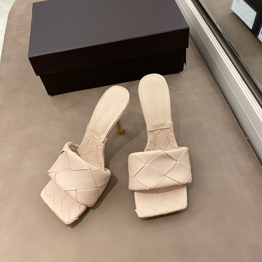 

2021 woven square toe slippers made of soft suede with injection moulded non-slip leather outsole, Black