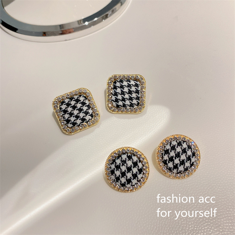 

18K Gold Plated Black and White Checkerboard Plaid Vintage Stud Earring with Silver Post