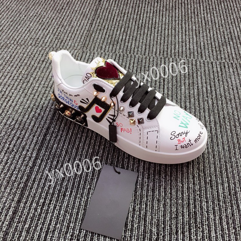 

2022 Men's shoes spring and autumn a foot gold embroidery fashion shoe new trend bean fisherman board shos Zapatos Hombre hc190706, Choose the color