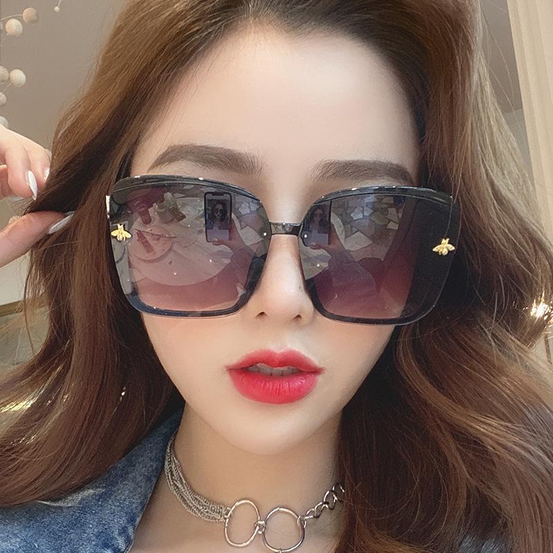 

Sunglasses 2021 Luxury Bee Fashion For Women Men Oval Brand Design Sun Glasses Oculos Retro Male Iron
