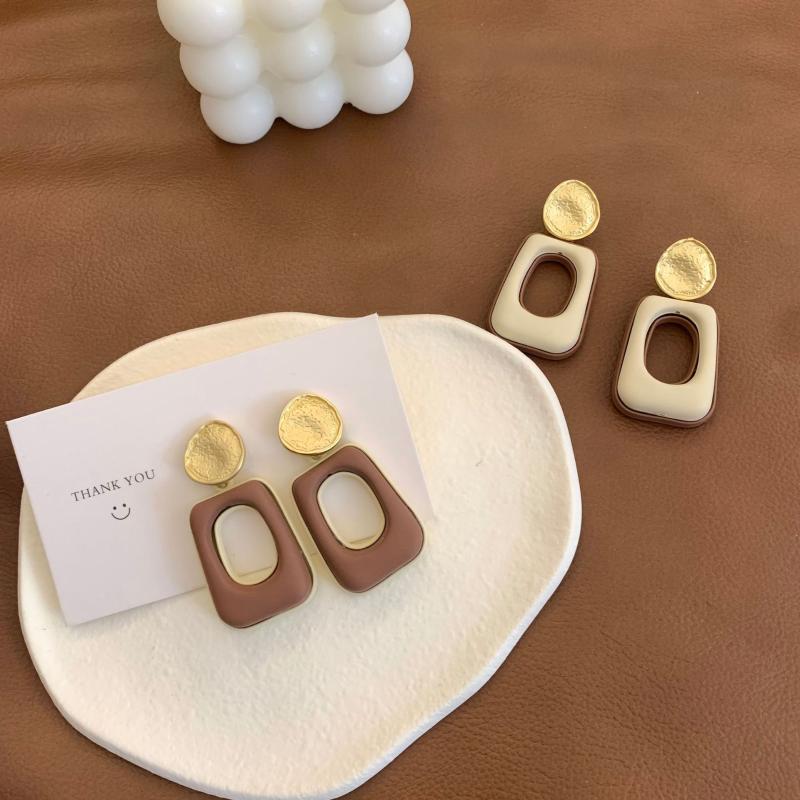 

Stud Korean Retro Geometric Hollow Milk Tea Coffee Color Earrings Jewelry For Woman Female 2021 Trend, Golden;silver