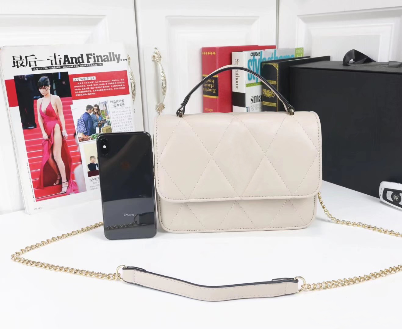 

Fashion women Luxurys Crossbody bag famous classical designer Messenger lady Cross Body Bags Handbag female Tote Satchel Purse black gold silver chain PU Leather, Beige