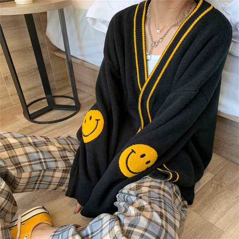 

Knitted cardigan sweater women's 2021 autumn new Korean version contrast color smiling face loose coat foreign style, Gray