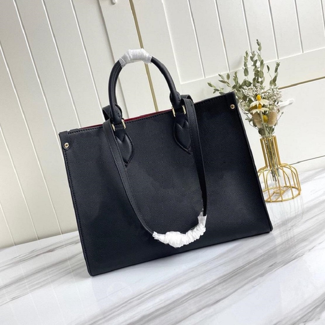 

Classic High Quality Fashion Luxurys Designers Bags purses ONTHEGO Medium Tote handbags Women Shopping Handbag Mono Embossed Shoulder Bag totes free ship, Mono black color with white f