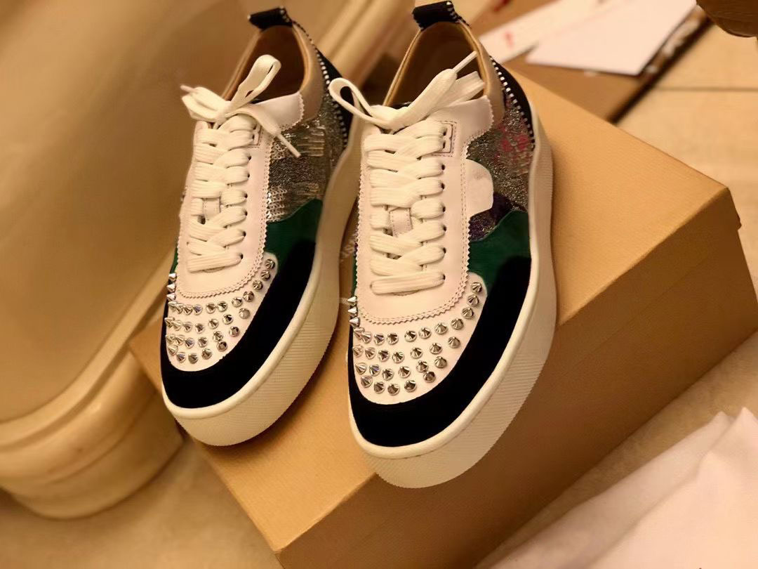 

New 2021 Men Classic Designer Rivets Sneakers Classic Trainer Flats Fashion Brand Casual Spike Toe Red Bottom Shoes Size 39-46, Green