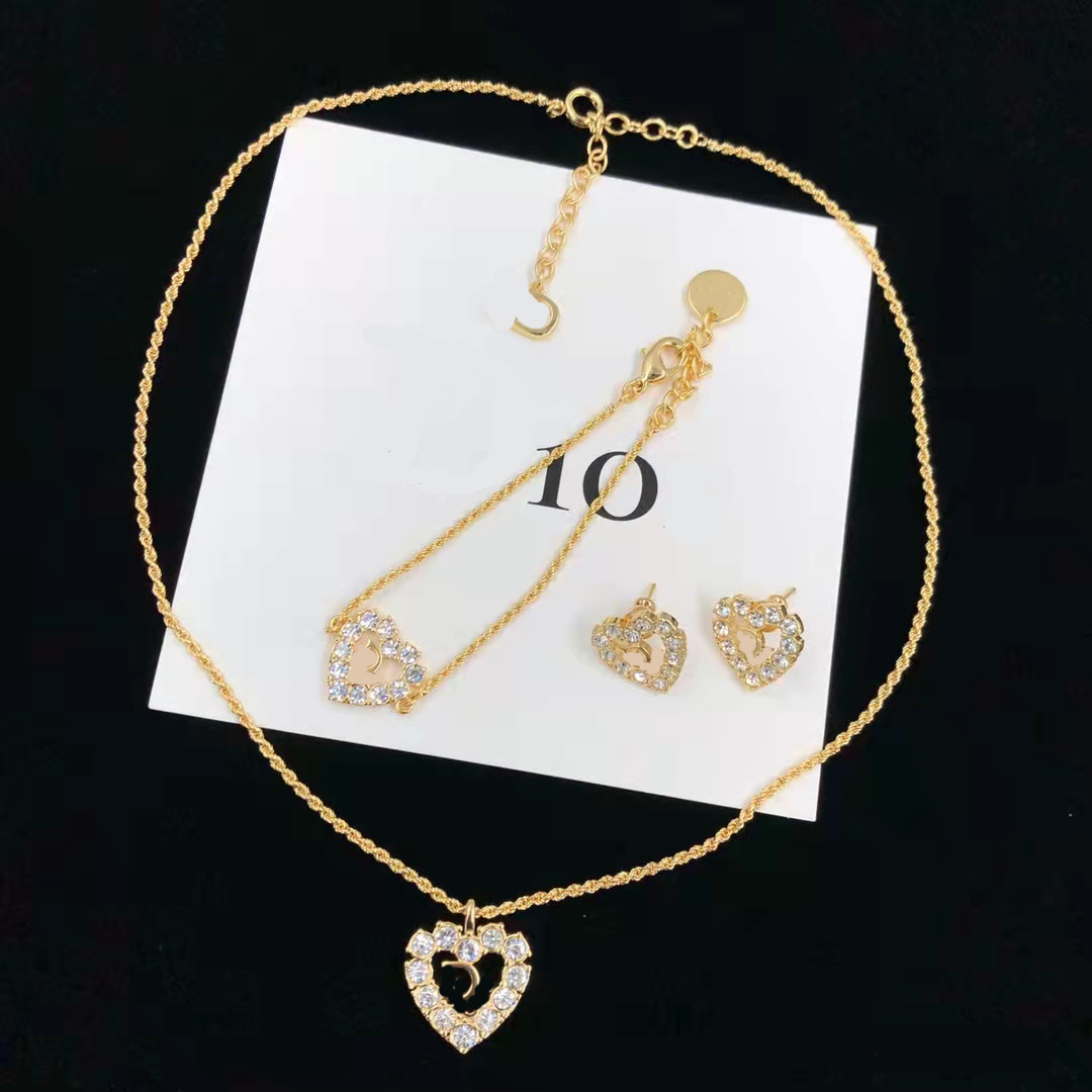 

Europe America luxury Fashion Style Jewelry Sets Lady Women heart Diamond Charm Necklace Bracelet Stud Earrings Set, Golden