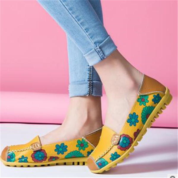 

2021 casual mother shoes soft surface comfortable durable printing ladies flat leather shoe women peas single