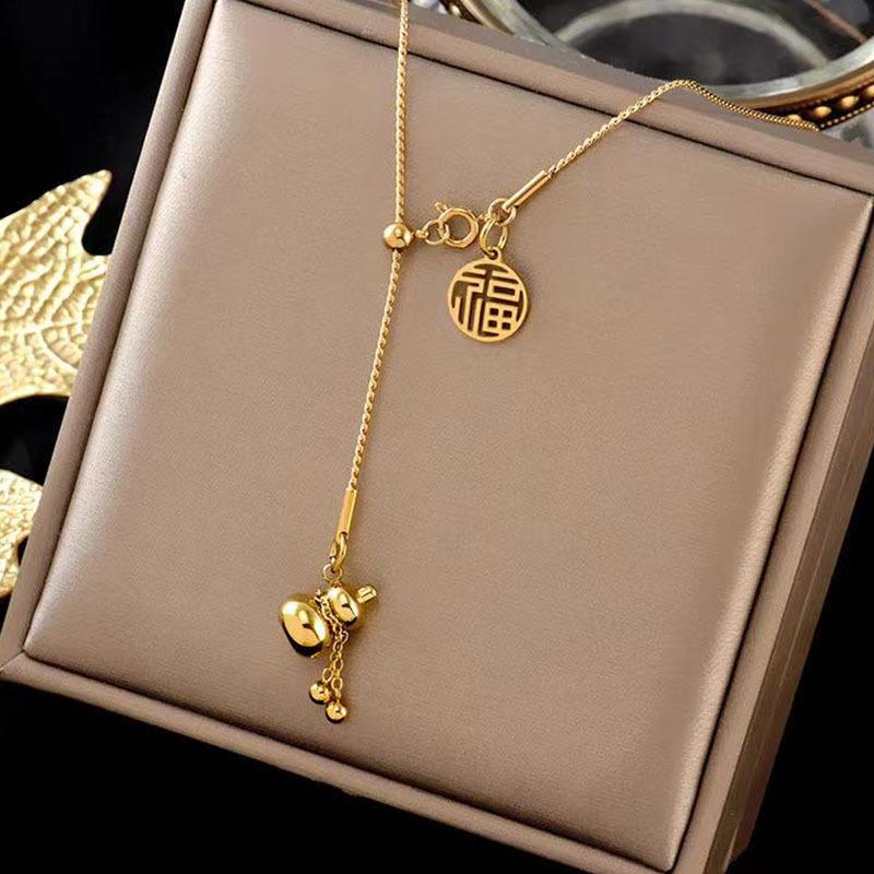 

Pendant Necklaces Hulu Titanium Steel Necklace Plated 18k Gold Pull-out Collarbone Chain Tassel Letter For Women