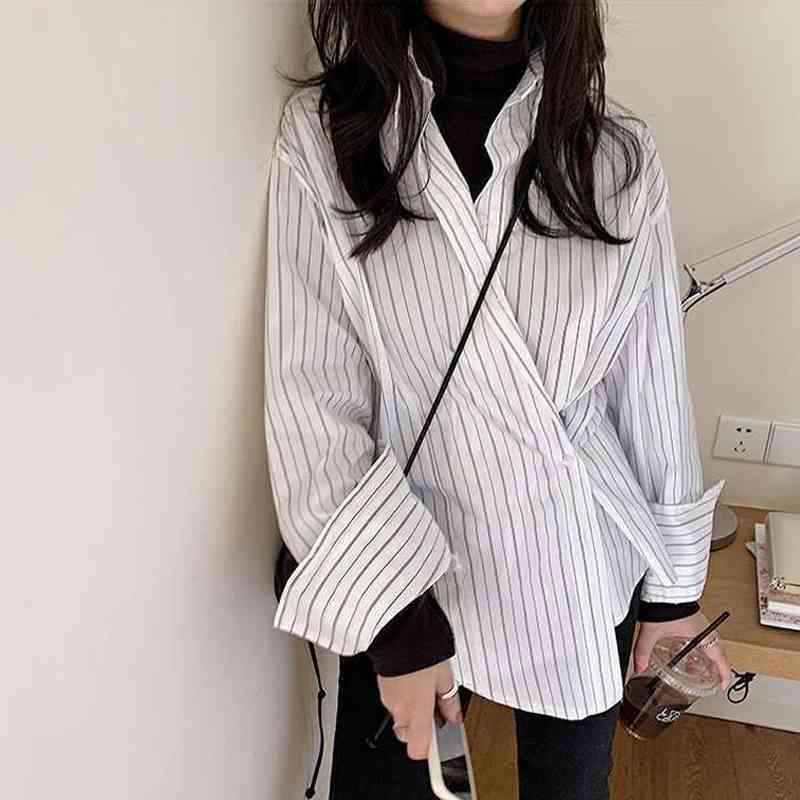 

Spring Street style Oversize Women Striped Tunic Shirt Turn-Down Collar Button Long Sleeve White Ladies Shirts Female Tops 210521, Sku