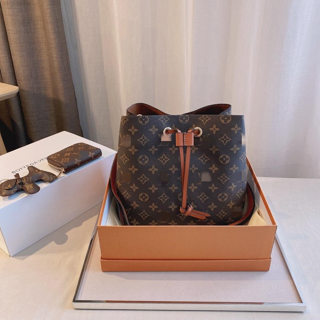 

Clutch LV LOUIS 1 VITTON New Shoulder Bag MAN Briefcas Bags Purse Crossbody Bags Clutch Messenger Bag Briefcase HandbagP1L3