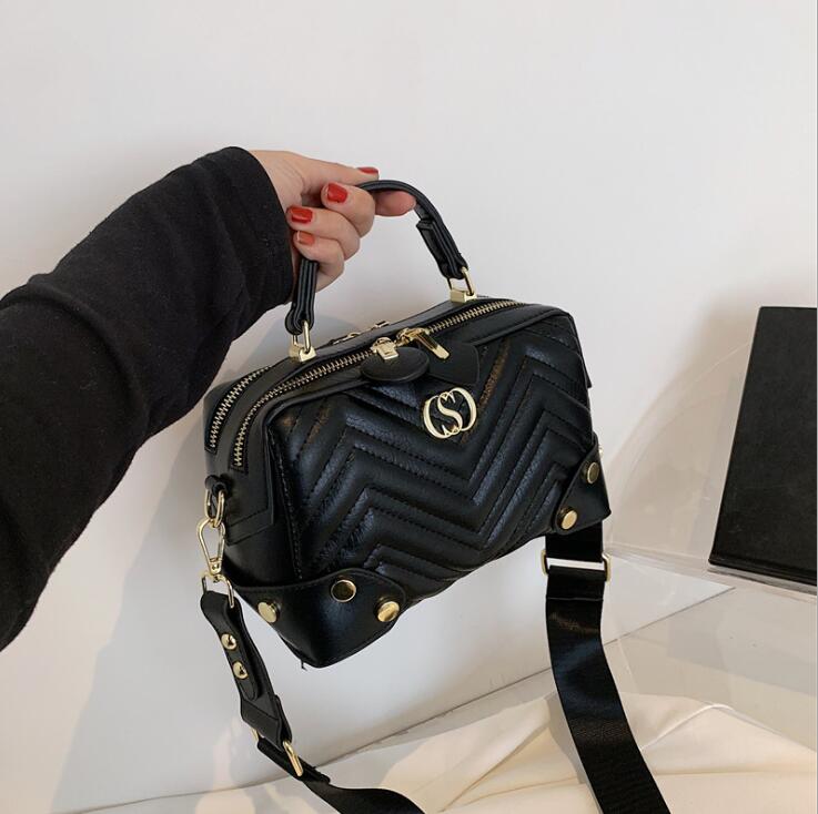 

Factory wholesale women bag elegant atmospheric stripe handbag double zipper fashion Boston bags solid color Joker black plaid womens handbags