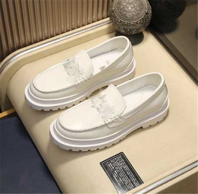 

2021 Designers Brand New Loafers Men Leather Shoe Flats Printing Mules Platform Casual Genuine Shoes Classic Letters Black White Sneakers
