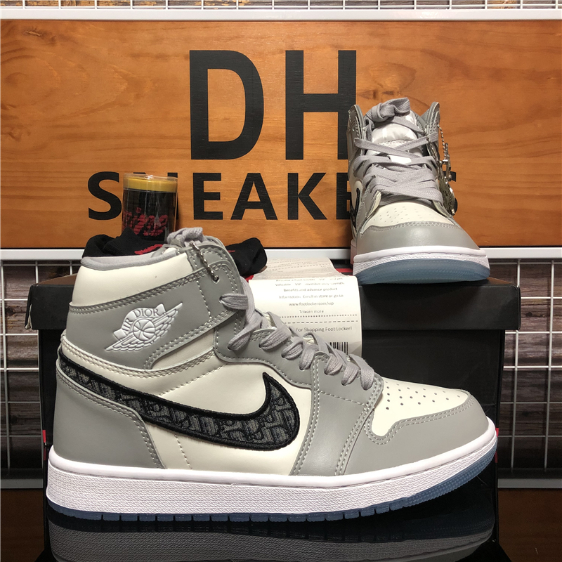 

Top Quality Jumpman AJ Nike Air Jordan 1 Retro Basketball Shoes Hyper Royal University Blue Dark Mocha Breathable Mens Womens Sports Trainers Sneakers Chaussures, Colour 49