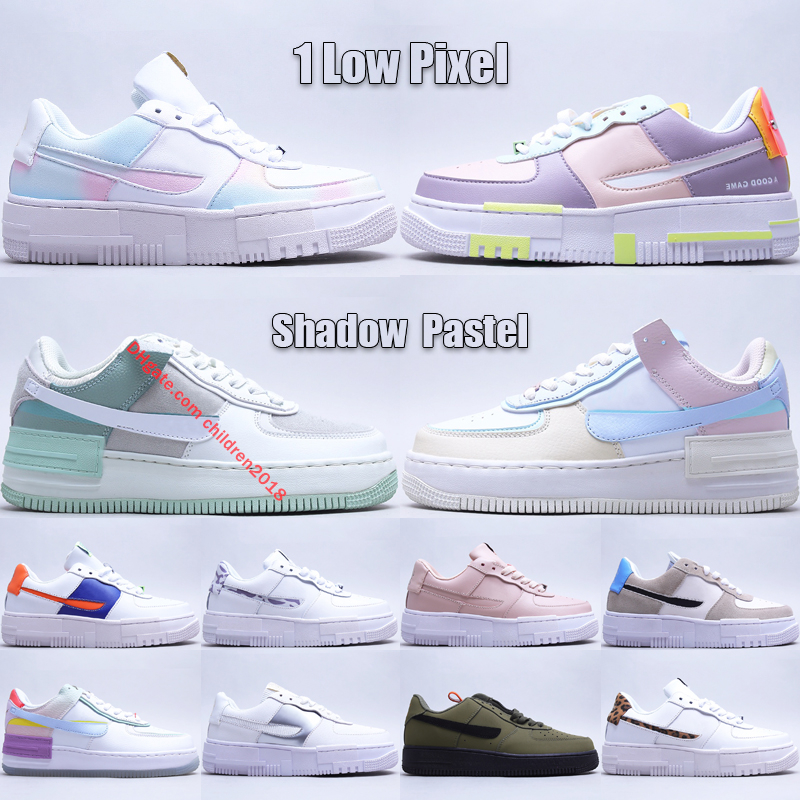 

1 1s Low Pixel Shadow Casual Shoes Men Women Pastel Particle Beige Desert Sand Spruce Aura Medium Olive Outdoor Skateboard Sneakers Size 36-45, 01 white concord crimson