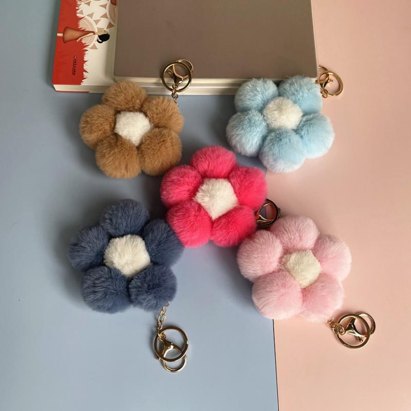 

Keychains Pompom Women Creativity Jewelry Fur Flower Key Chain Holder For Car Keys Anime Accessories Diy Keyring