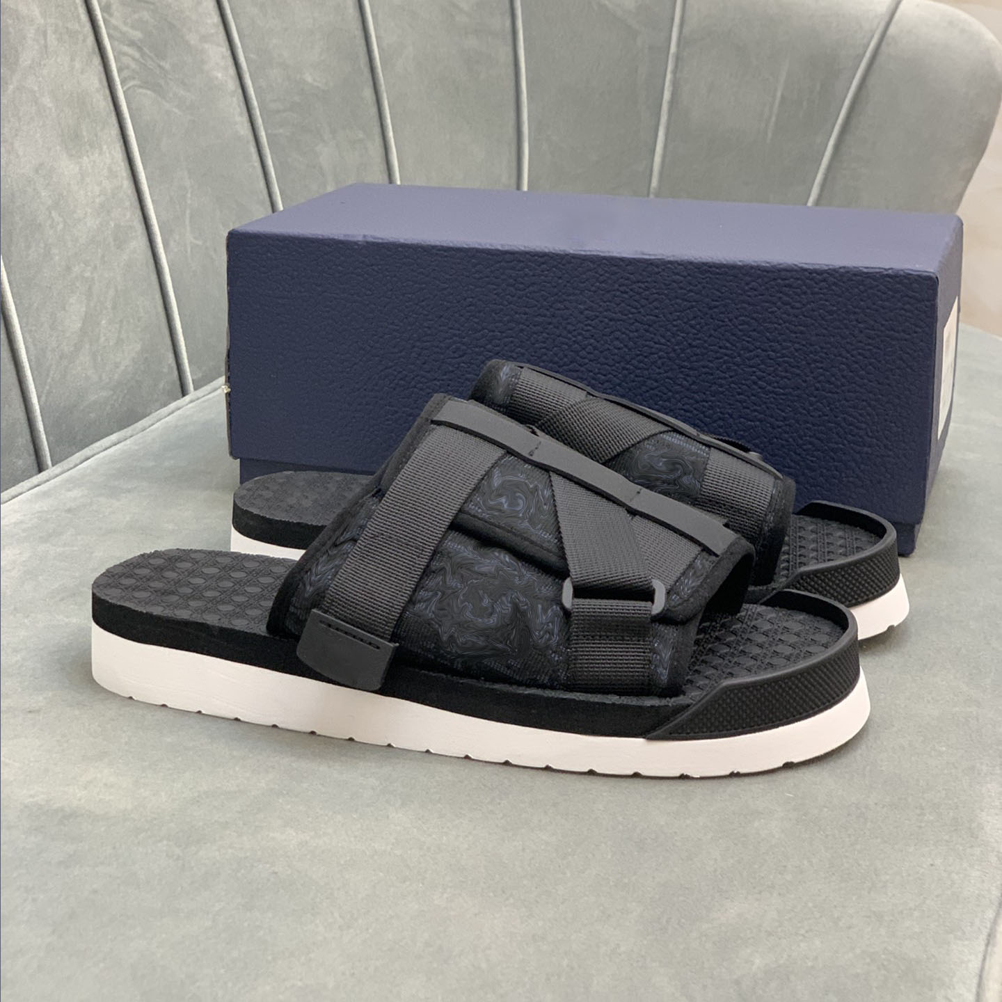 

2021 Luxurys Alphabet Men Sandals Sippers Genuine Leather Buckle Oblique Sandal With Box And Dust Bag Summer Flip Flops Brand Platform Slipper