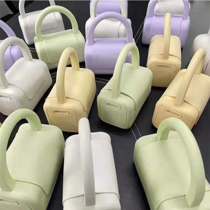 

2021 Pottery Toto Guliang Home Same Candy Color Lady's Shoulder Bag, White