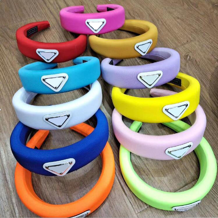 

Lots Fashion Triangle Designer Letters Print Headband Wide Edge Knotted Cartoon Pattern Red Green Stripe Headwraps Luxury Turban Hairhoop Hair Accessories