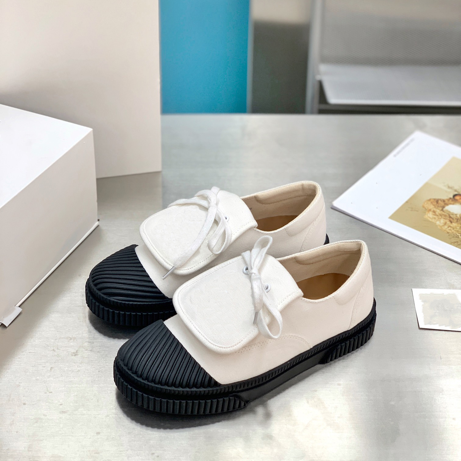 

womens Luxury anagram casual sports shoes rib toe embroidered large flip canvas biscuit tongue logo design super cute, Box