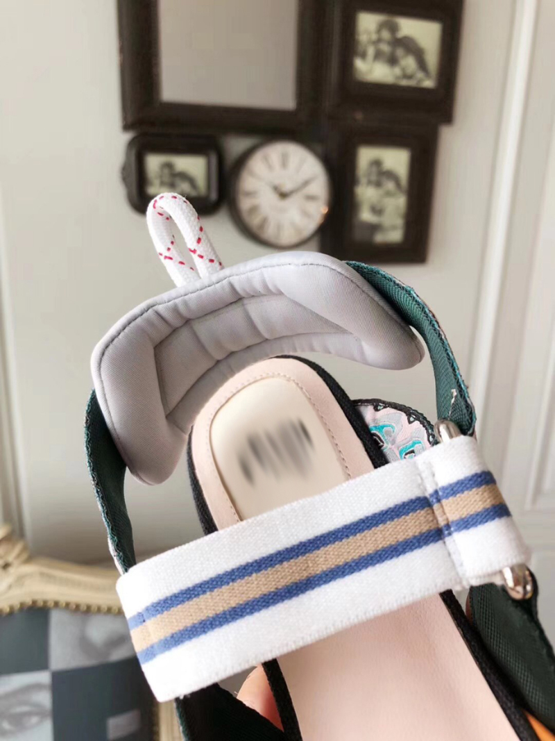 

2021 Good Quality Fashion Women Luxurys Designers Shoes Designer Sandals Womens Luxury High Heels Sandal Dress Shoess With Box Size 35-41 -G304, Khaki