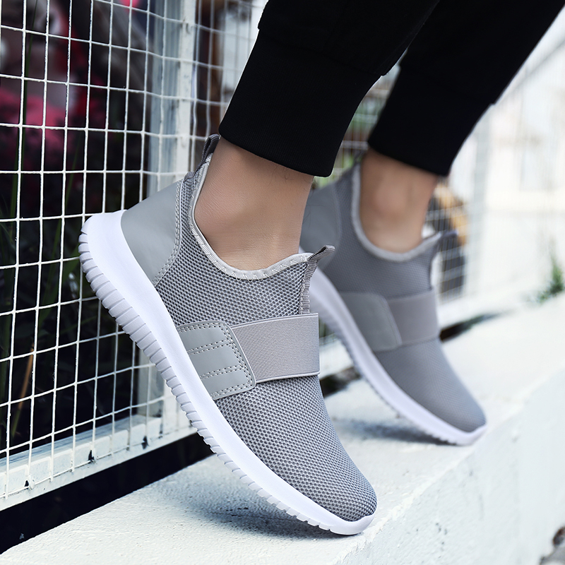 

Top Quality Fashion Womens Mens Running Shoes Sport Trainers Big Size 46 Black White Red Gray Outdoor Jogging Sneakers Code: LX19-1533