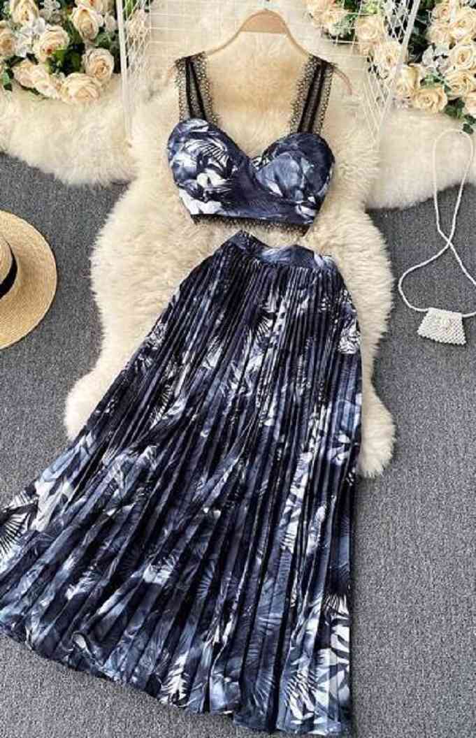 

New Baroque holiday style camisole + high waist printed pleated skirt suit, White