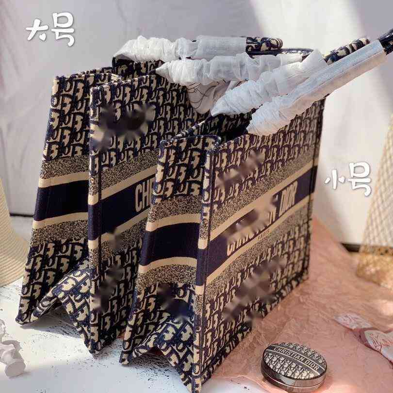 

Women Luxurys Designer Christian Handbags Letter 2021 Latest Embroidery Classic Multi Pattern Fashionable One Shoulder Portab 4REM