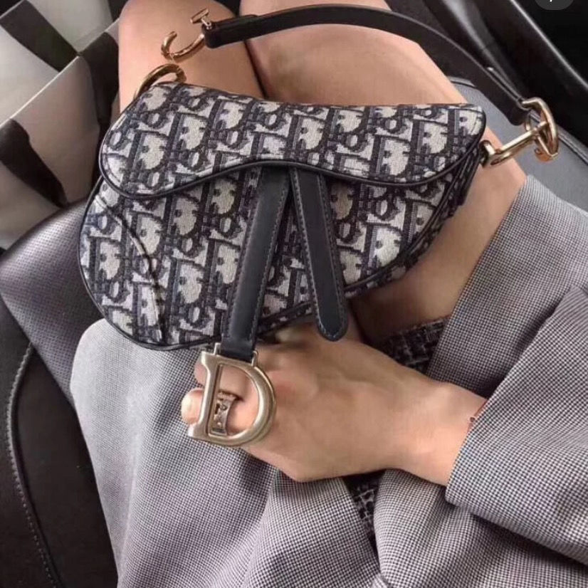 

Women Bags Christian Bag 2020 New D-shaped Saddle Embroidery Canvas Versatile Messenger Wide Shoulder Strap Large Capacity Luxurys s zly, Original quality of small embroidery ver