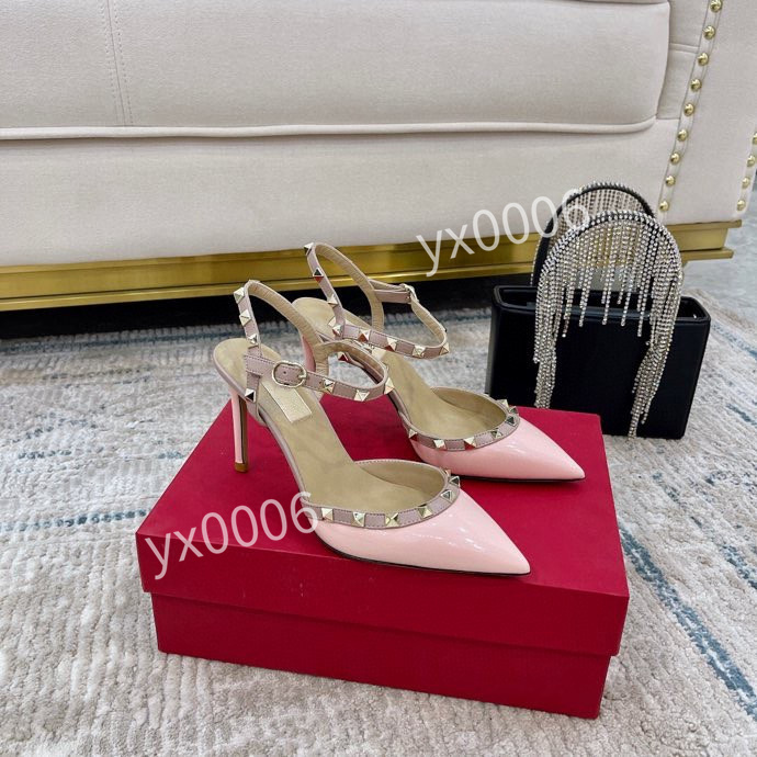 

Luxury-Women Lug Sole Horsebit Loafer Shoes Gold-toned Embroidery Bee Slip On Platfrom Sneakers Lady Leather White Black Comfort yh211206, Choose the color