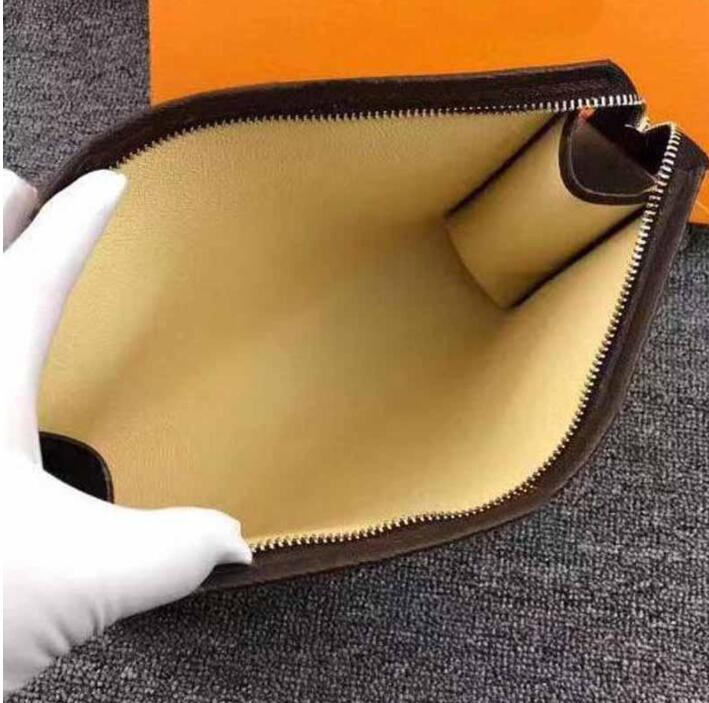 

2021 Top Quality New Clutch Bags Travel Toiletry Pouch 26cm Luxurys Hand bag Leather Waterproof Wallets Card Holder Chain Key Pouchs