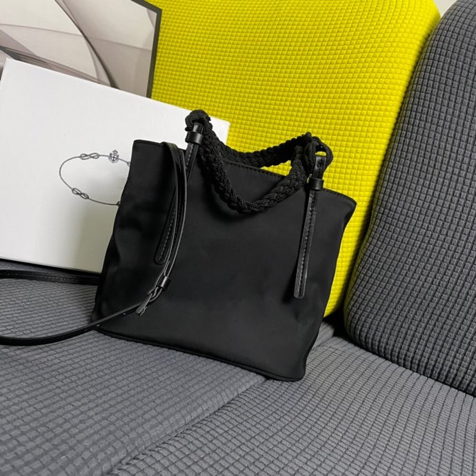 

Coating process makes it Fashion style ladies bag texture leather and natural luster business handbag luxury high quality soft material of the handbags, 01