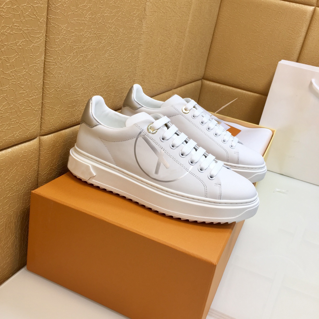 

2021 Designer Luxury TimeOut Sneakers Women Casual Shoes Lady Embossed Lambskin Calfskin White Pad Pattern Sole Shoe Retro Style Fashionable Top Quality Size 35-41, Color 15